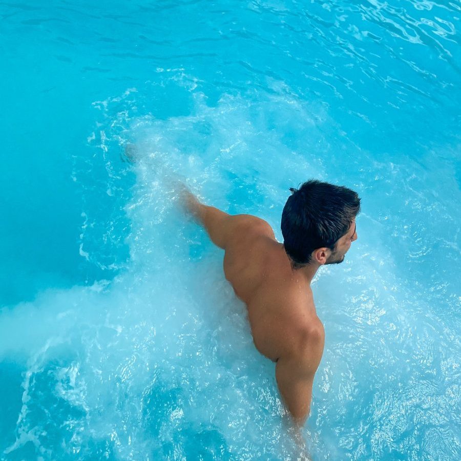 the naturist thalasso Euronat Man in the hot seawater pool at the thalassotherapy center.